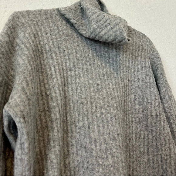 H&M Turtleneck Sweater Size Small - Picture 3 of 5
